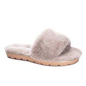 CHINESE LAUNDRY RALLY FAUX FUR SLIDE - Size 8